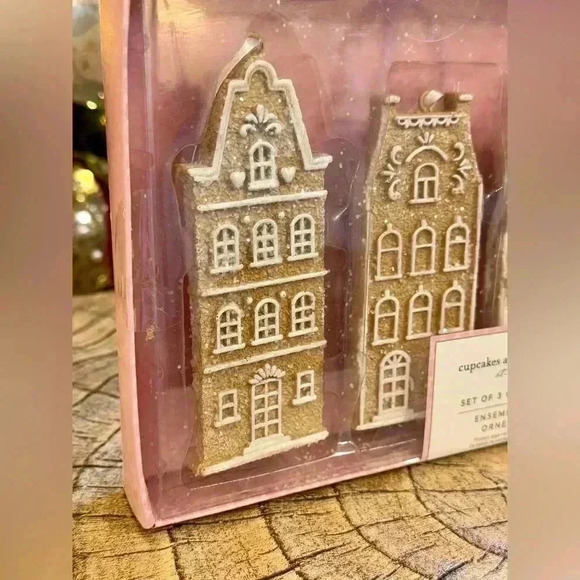 Cupcakes and Cashmere Gingerbread House Ornaments Set of 3 Christmas Decor - Picture 2 of 4